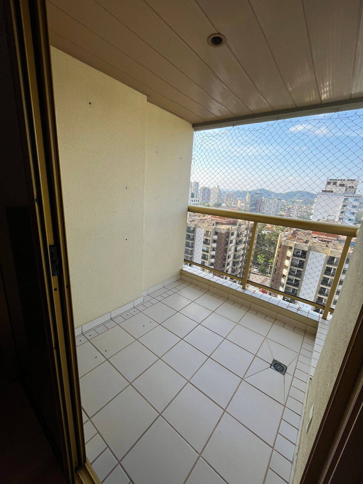 Apartamento para alugar com 3 quartos, 107m² - Foto 1