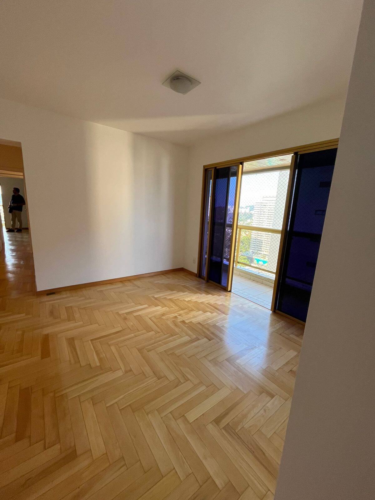 Apartamento para alugar com 3 quartos, 107m² - Foto 3