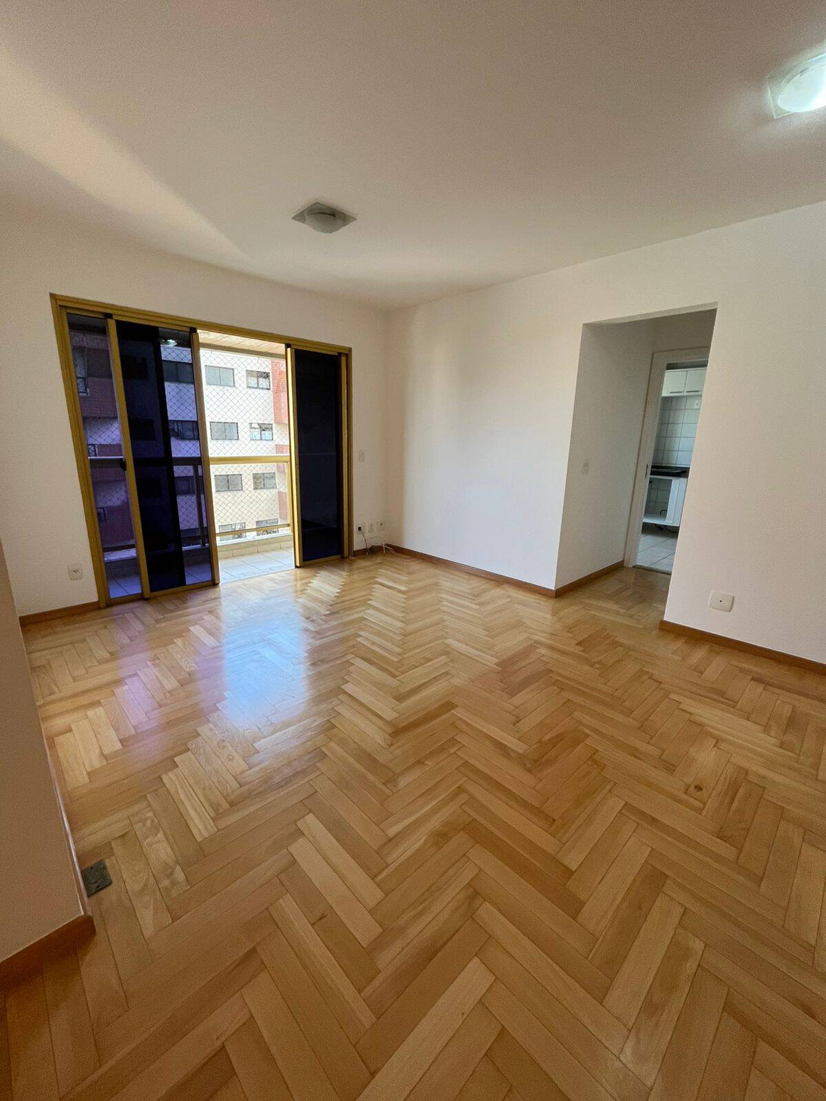 Apartamento para alugar com 3 quartos, 107m² - Foto 6