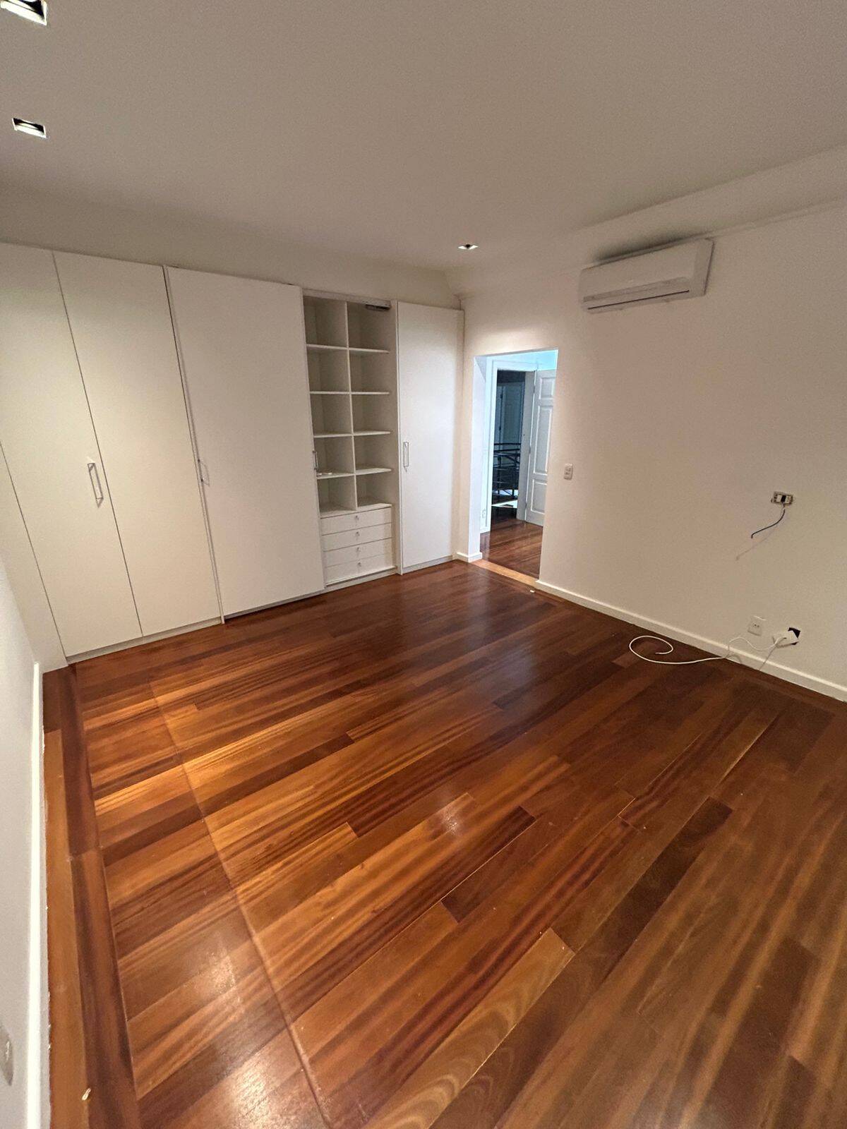 Casa para alugar com 4 quartos, 904m² - Foto 32