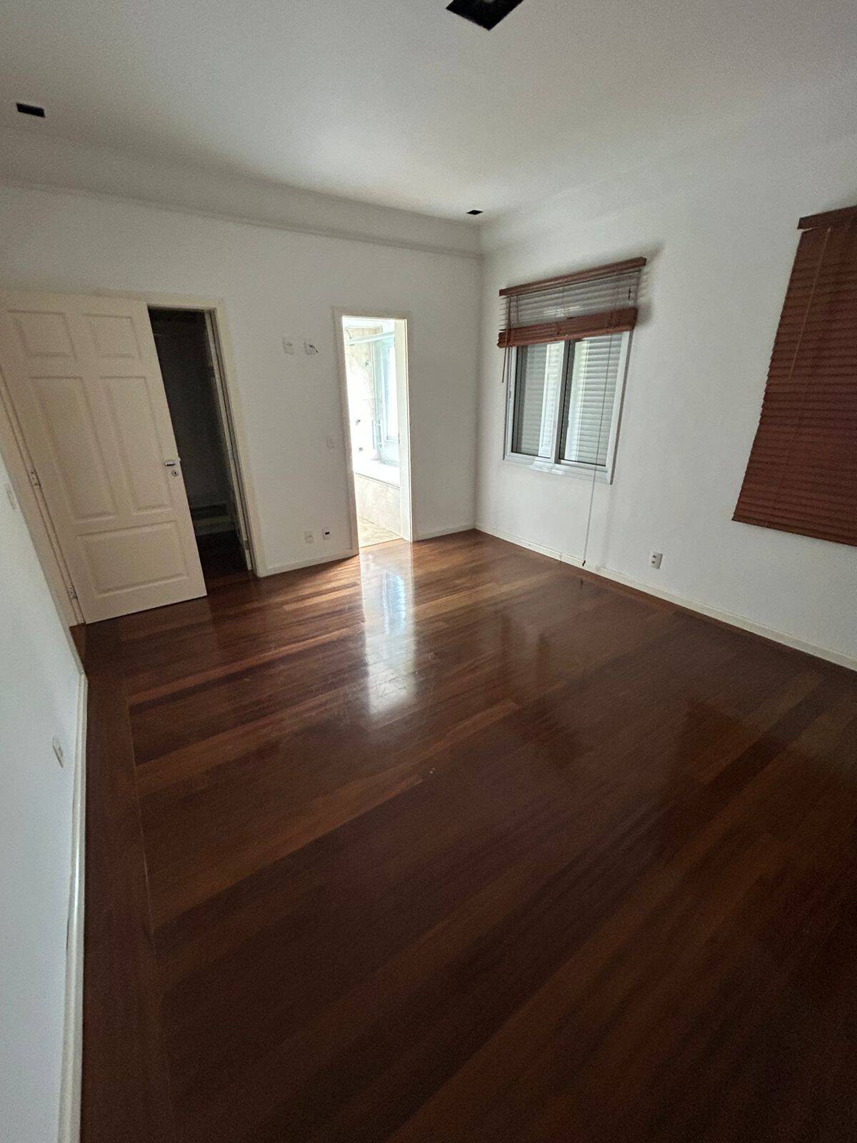 Casa para alugar com 4 quartos, 904m² - Foto 35