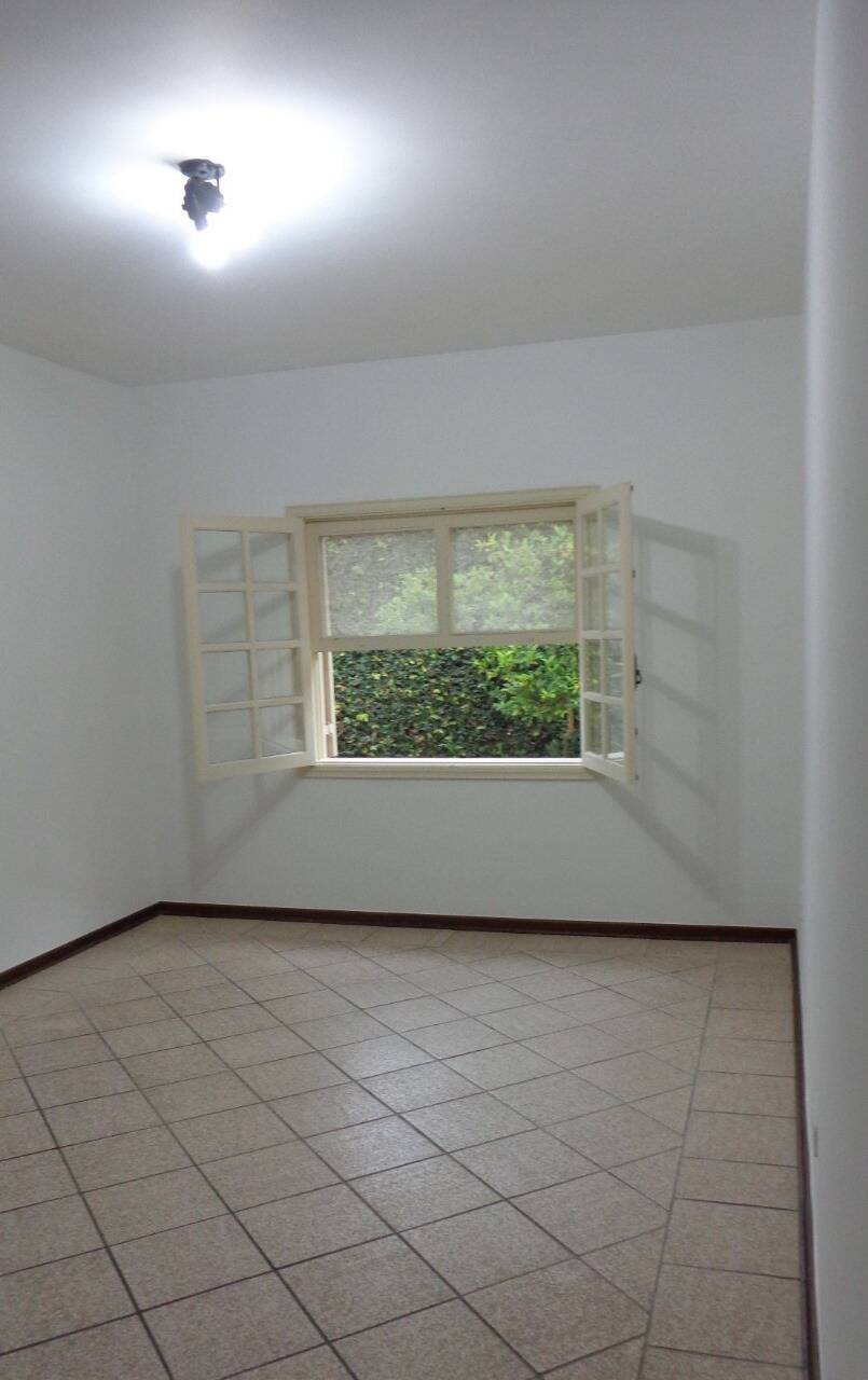 Casa para alugar com 4 quartos, 353m² - Foto 14