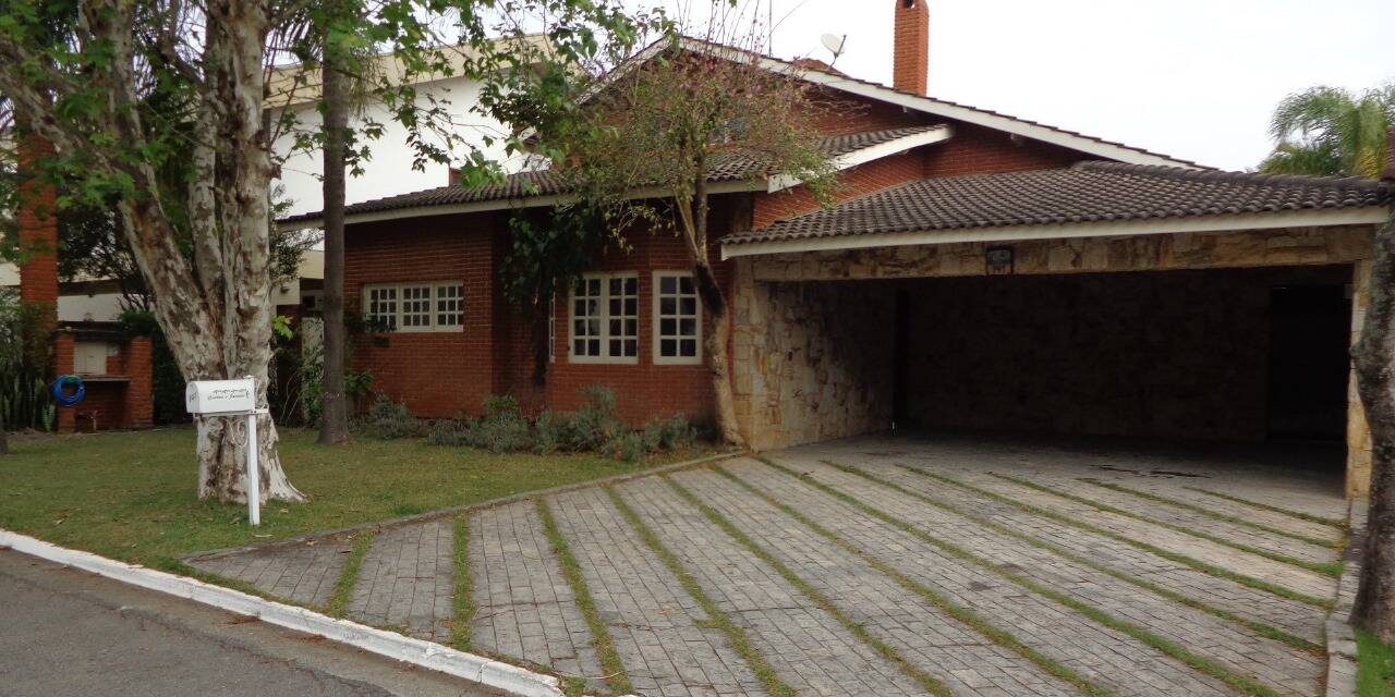 Casa para alugar com 4 quartos, 353m² - Foto 1