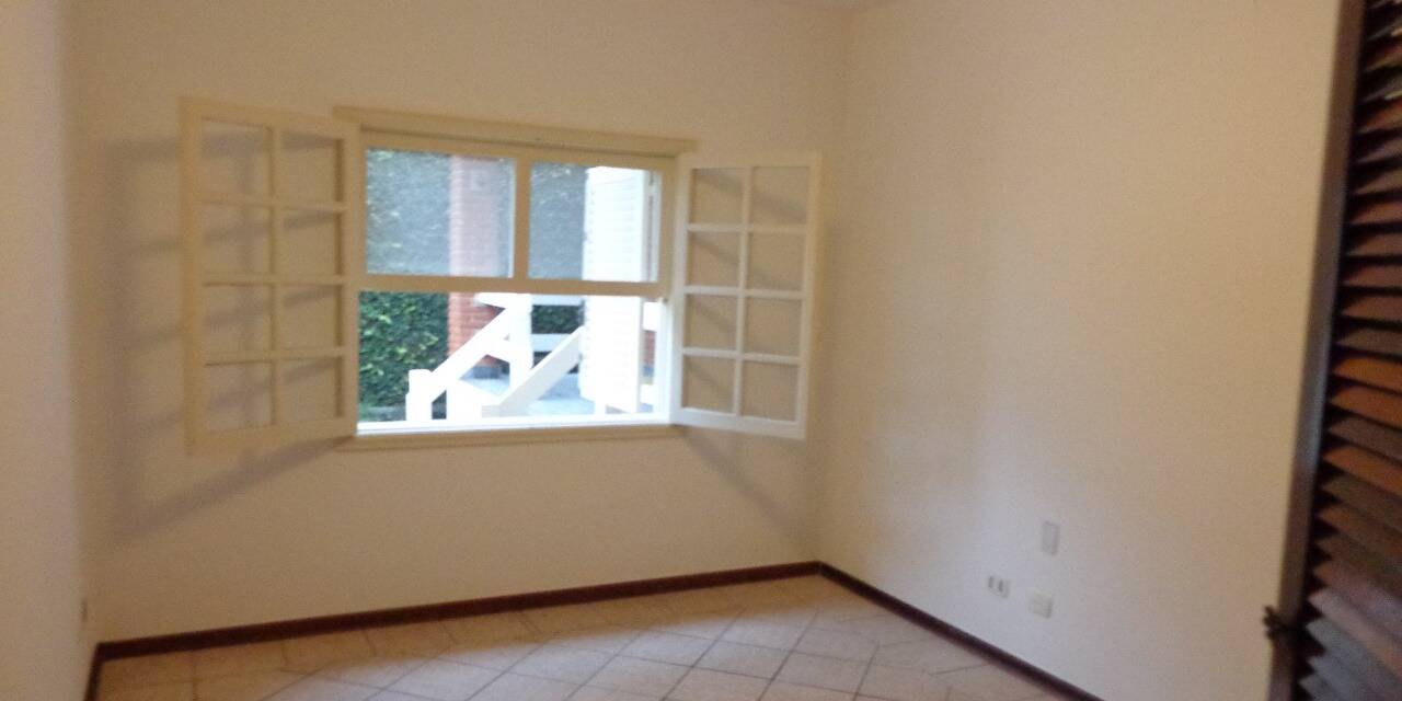 Casa para alugar com 4 quartos, 353m² - Foto 16