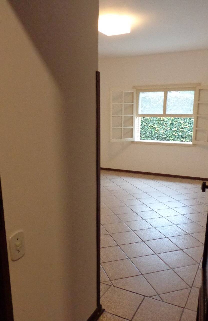 Casa para alugar com 4 quartos, 353m² - Foto 17