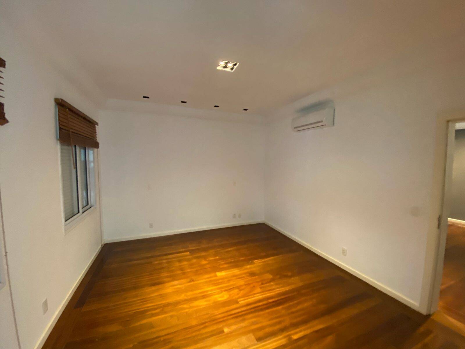 Casa para alugar com 4 quartos, 904m² - Foto 73