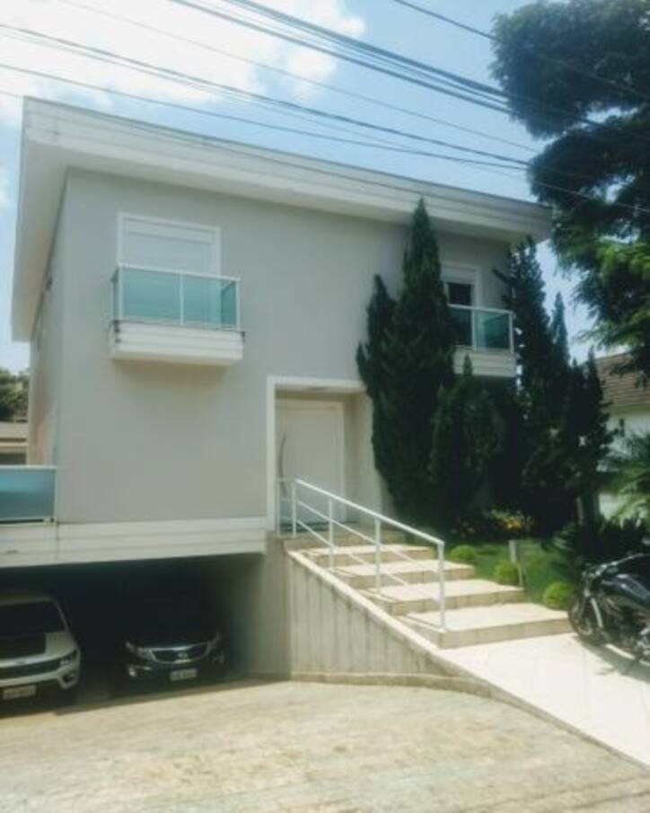 Sobrado à venda com 4 quartos, 300m² - Foto 1