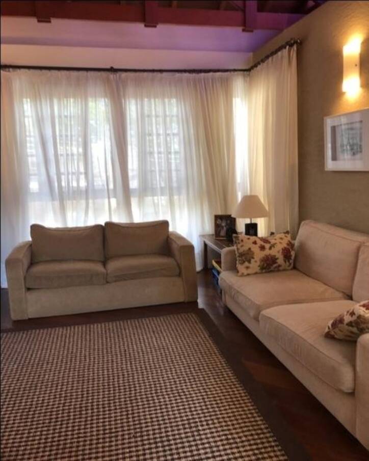 Casa à venda com 4 quartos, 310m² - Foto 1