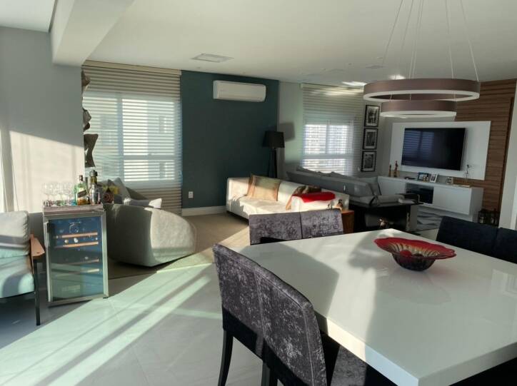 Apartamento à venda com 3 quartos, 200m² - Foto 4