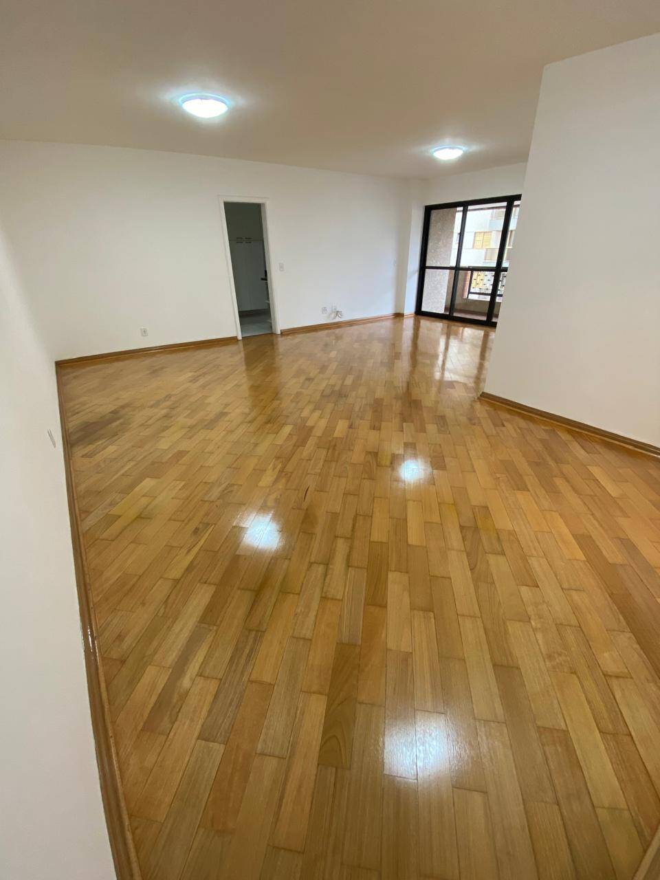 Apartamento para alugar com 3 quartos, 170m² - Foto 2