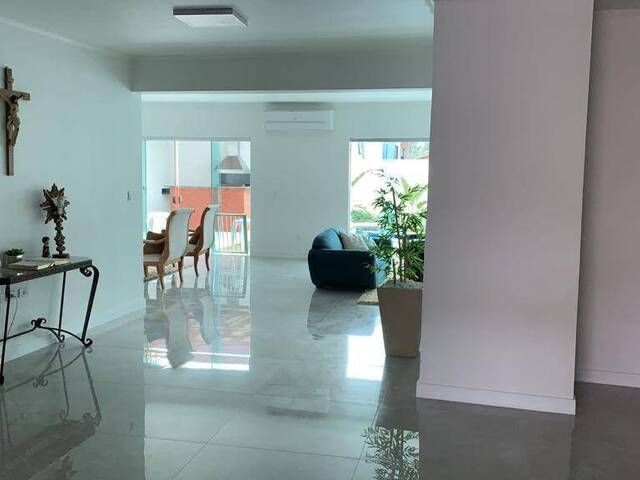 Casa para Venda em Santana de Parnaíba - 3